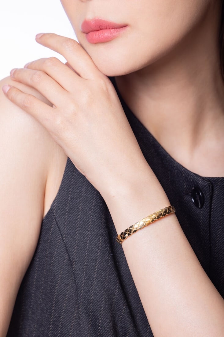 CHANEL: GOLD 'COCO CRUSH' BANGLE - 2