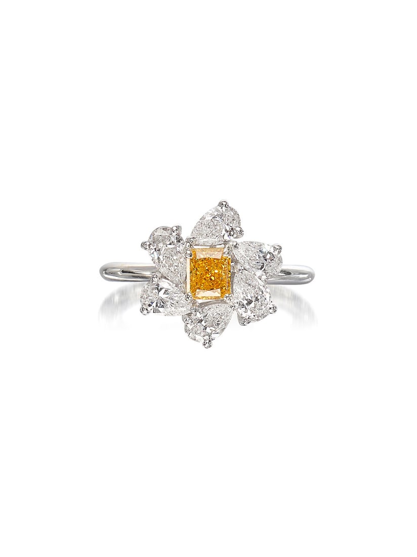 FANCY VIVID ORANGE-YELLOW DIAMOND AND DIAMOND RING: FANCY VIVID ORANGE-YELLOW DIAMOND AND DIAMOND