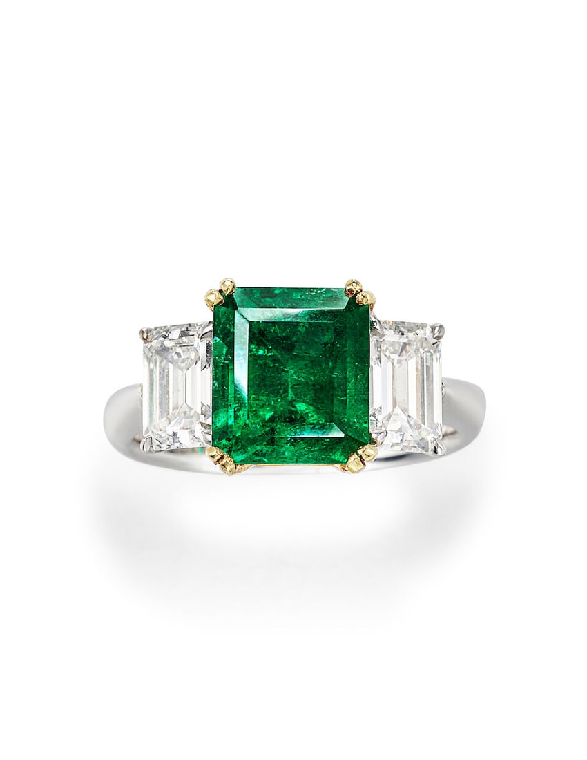 EMERALD AND DIAMOND RING: EMERALD AND DIAMOND RING 天然「哥倫比亞」祖母綠配鑽石戒指 Certificate: GIA, emerald, natural, green,