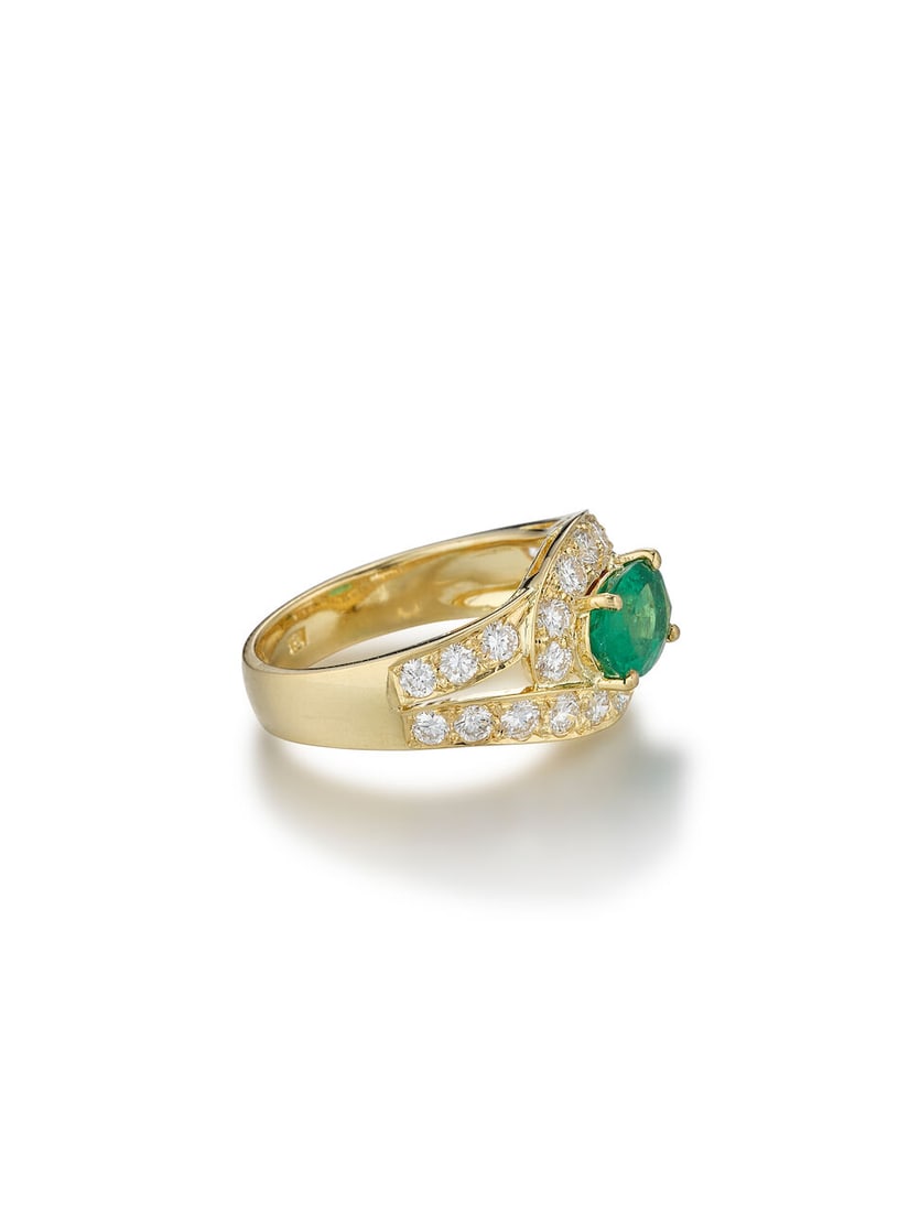 EMERALD AND DIAMOND RING AND EARRING SET, AND PAIR OF DIAMOND 'FLOWER' EARRINGS (3) - 5