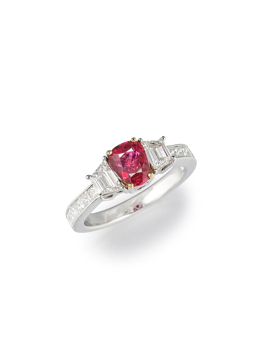 RUBY AND DIAMOND RING: RUBY AND DIAMOND RING 1.06克拉天然「緬甸」未經加熱處理「鴿血紅」紅寶௾