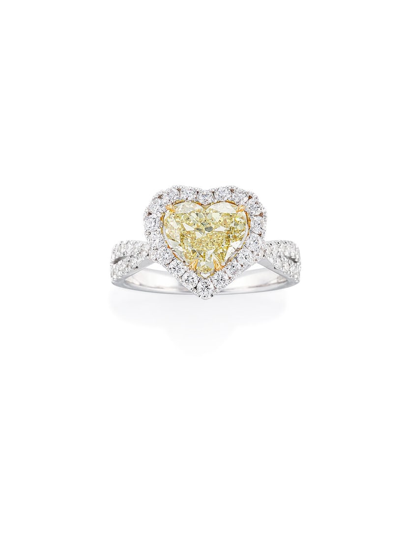 FANCY YELLOW DIAMOND AND DIAMOND RING (1 of 5)