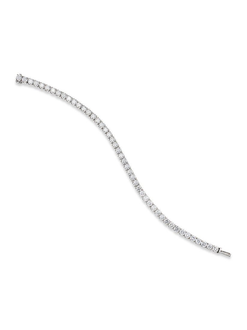 DIAMOND TENNIS BRACELET: DIAMOND TENNIS BRACELET 鑽石手鍊 Diamonds: approx. 8.20cts Metal: 18 karat white gold Length: 18.3cm Gross weight: 18.1g Footnotes: CONDITION REPORT: In excellent condition,