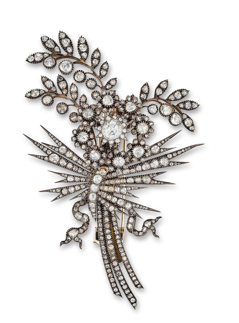 DIAMOND 'FOLIATE' BROOCH, COMPOSITE: DIAMOND 'FOLIATE' BROOCH, COMPOSITE 鑽石別針 Metal: silver topped gold, pin in 14 karat yellow gold Length: 10.8 x 7.2cm Gross weight: 69.6g Condition: 4 diamonds