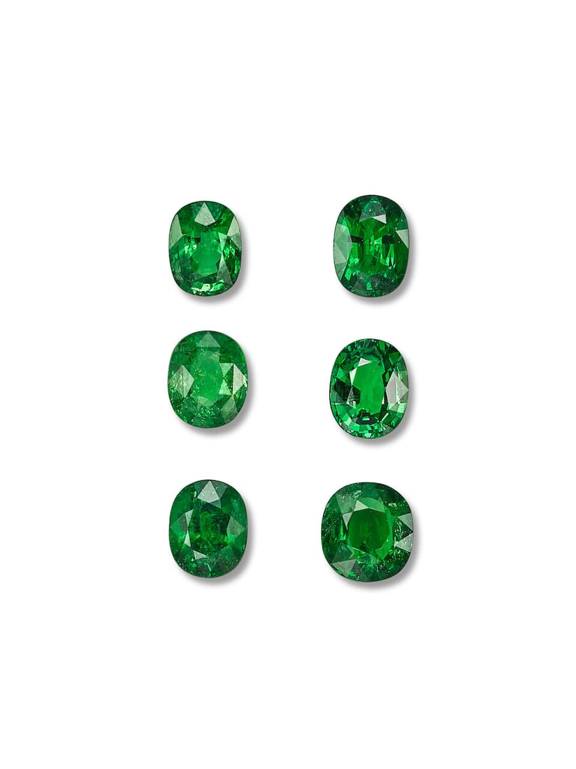 GROUP OF UNMOUNTED TSAVORITE GARNETS (6): GROUP OF UNMOUNTED TSAVORITE GARNETS 總重約14.37克拉天然沙弗萊石榴石 Tsavorite garnets: 2.20cts, 2.22cts, 2.29cts,