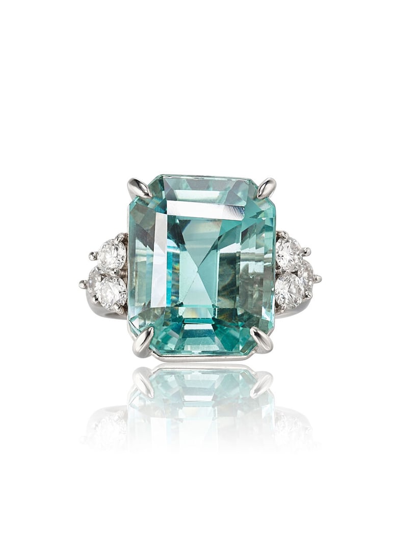 AQUAMARINE AND DIAMOND RING: AQUAMARINE AND DIAMOND RING 13.41克拉天然海藍寶石配鑽石戒指 Certificate: gem card, aquamarine, natural,