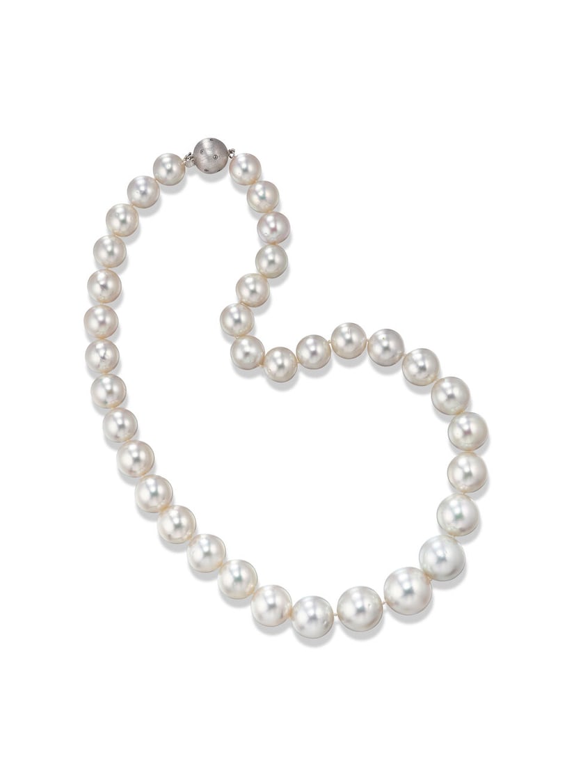 TASAKI: CULTURED PEARL AND DIAMOND NECKLACE: TASAKI: CULTURED PEARL AND DIAMOND NECKLACE Tasaki：養殖珍珠配鑽石項鍊 Cultured pearls: 35pcs, approx. 15.80 to 11.00mm Accompaniment:
