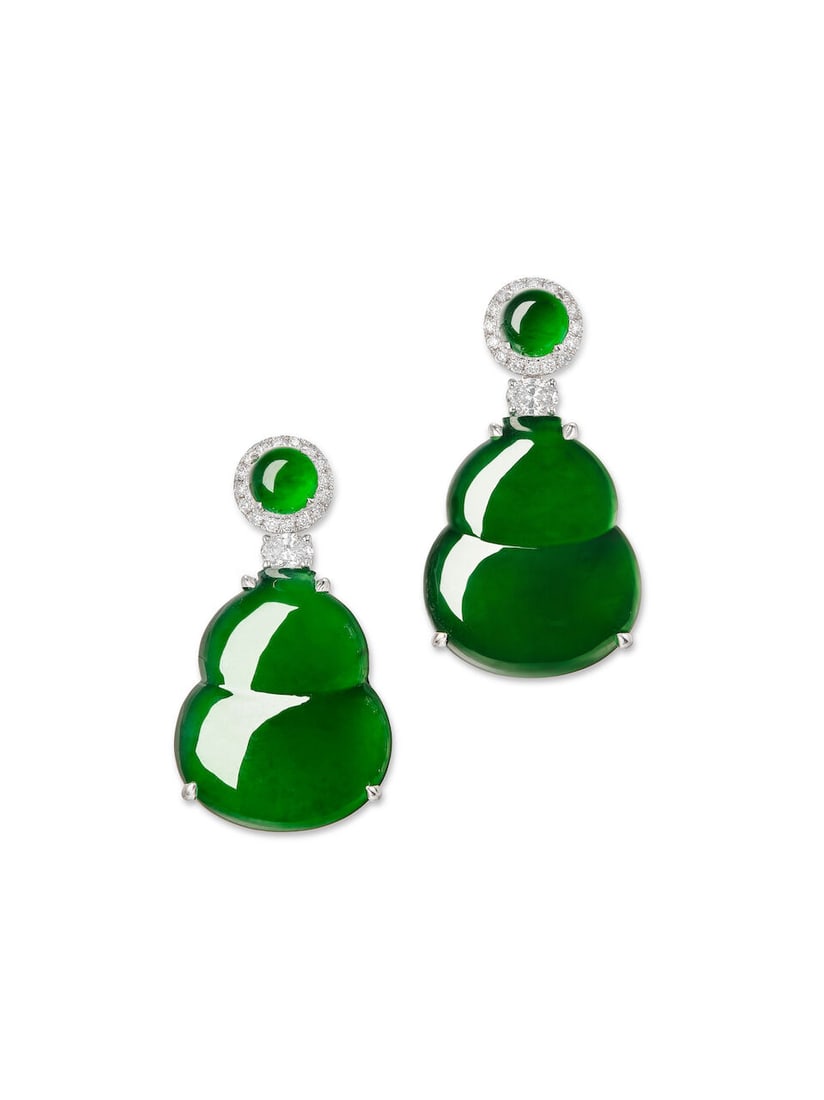 PAIR OF JADEITE AND DIAMOND 'HULU' PENDENT EARRINGS: PAIR OF JADEITE AND DIAMOND 'HULU' PENDENT EARRINGS 天然翡翠配鑽石「葫蘆」吊墜耳環 Certificate: HKJSL, selecte