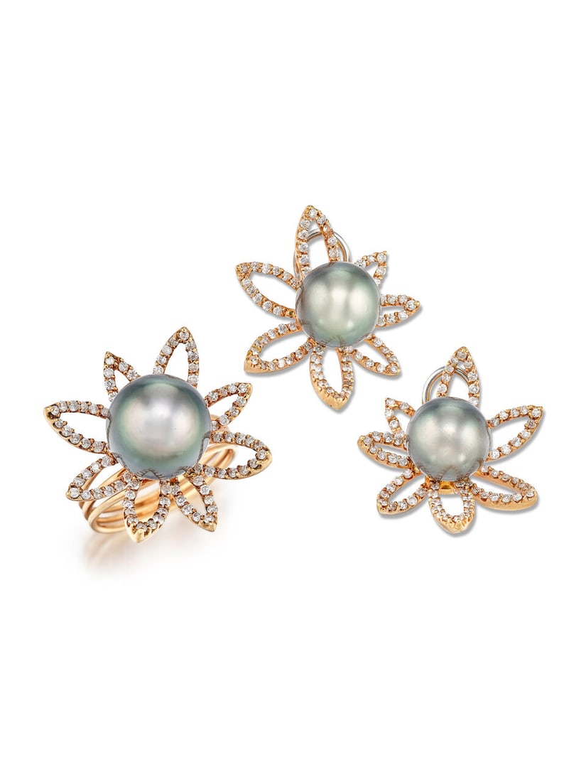 CULTURED PEARL AND DIAMOND RING AND EARRING SET (2): CULTURED PEARL AND DIAMOND RING AND EARRING SET 養殖珍珠配鑽石戒指及耳環套裝 Cultured pearl on ring: approx.