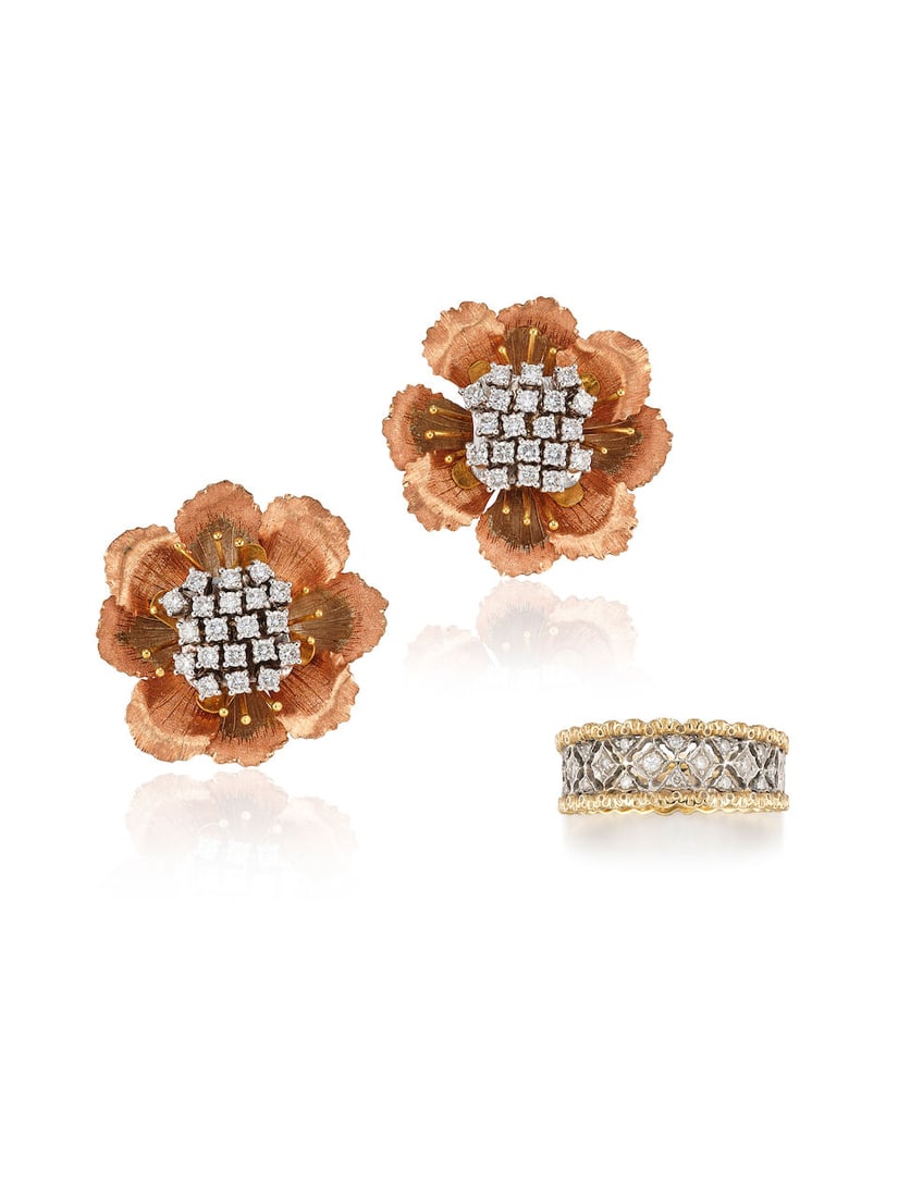 PAIR OF TRICOLOURED GOLD AND DIAMOND FLORAL EARRINGS, AND BICOLOURED GOLD RING (2): PAIR OF TRICOLOURED GOLD AND DIAMOND FLORAL EARRINGS, AND BICOLOURED GOLD RING 三色金鑽石耳環及雙色金戒指 Metal: 18 karat