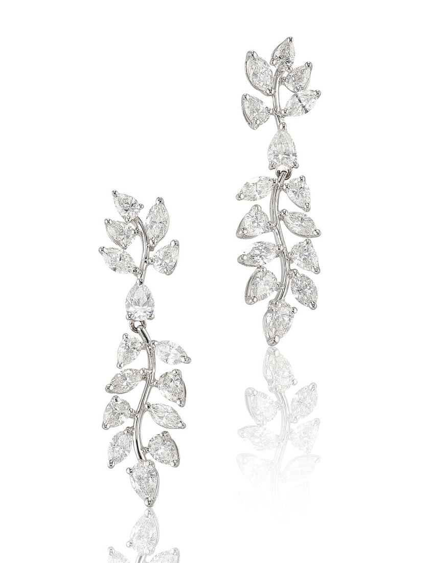 PAIR OF DIAMOND PENDENT EARRINGS: PAIR OF DIAMOND PENDENT EARRINGS 鑽石吊墜耳環 Certificate: IGI, diamonds, 4.29cts (total), E-G, VVS-VS (22J0858623, 29 March 2023) Metal: 18 karat white