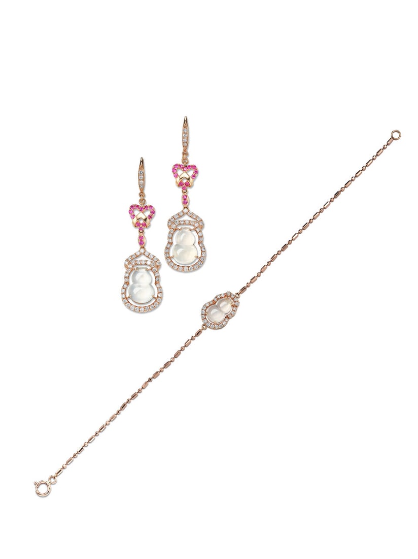 ICY JADEITE, GEM-SET AND DIAMOND 'HULU' BRACELET AND PENDENT EARRING SET (2): ICY JADEITE, GEM-SET AND DIAMOND 'HULU' BRACELET AND PENDENT EARRING