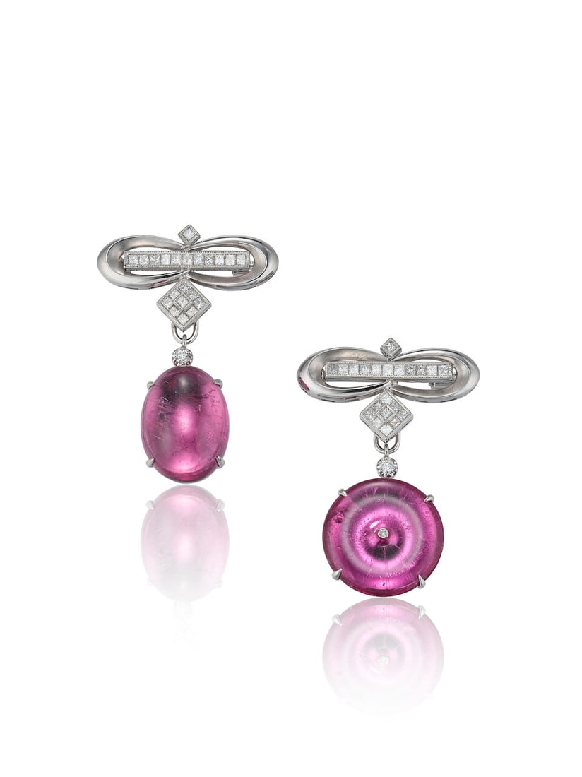 TWO TOURMALINE AND DIAMOND BROOCHES: TWO TOURMALINE AND DIAMOND BROOCHES 碧璽配鑽石別針兩枚 Metal: 18 karat white gold Length: 4.0 and 3.9cm (both pendants detachable) Gross weight: