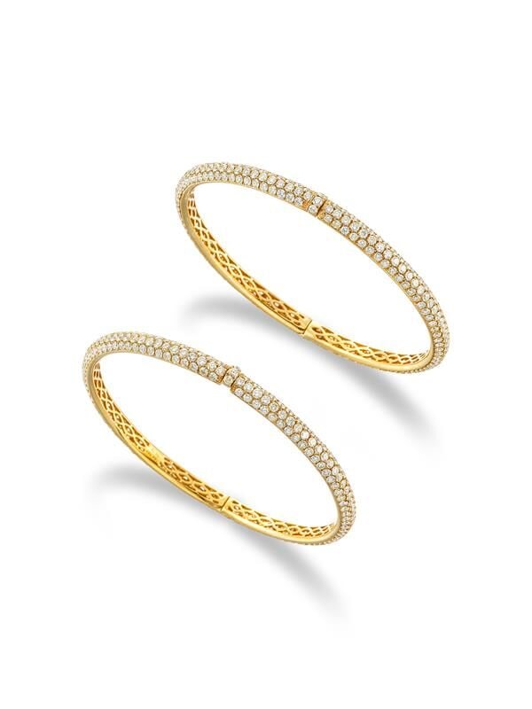 PAIR OF DIAMOND BANGLES: PAIR OF DIAMOND BANGLES 鑽石手鐲一對 Metal: 18 karat yellow gold Inner circumferences: 19.4cm Gross weight: 37.9g Footnotes: CONDITION REPORT: In very good