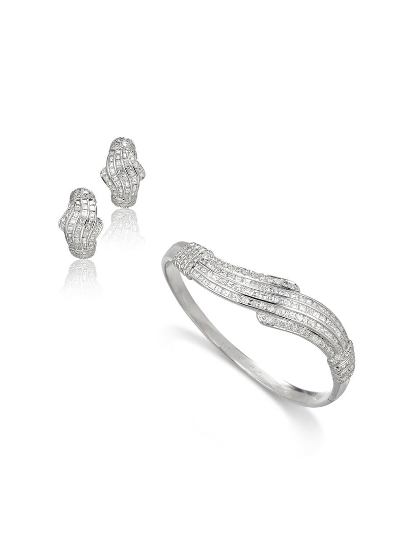 DIAMOND BANGLE AND EARRING SET (2): DIAMOND BANGLE AND EARRING SET 鑽石手鐲及耳環套裝 Diamonds: stamped 5.27cts (on bangle) and 2.50cts (on earrings) Metal: 18 karat white