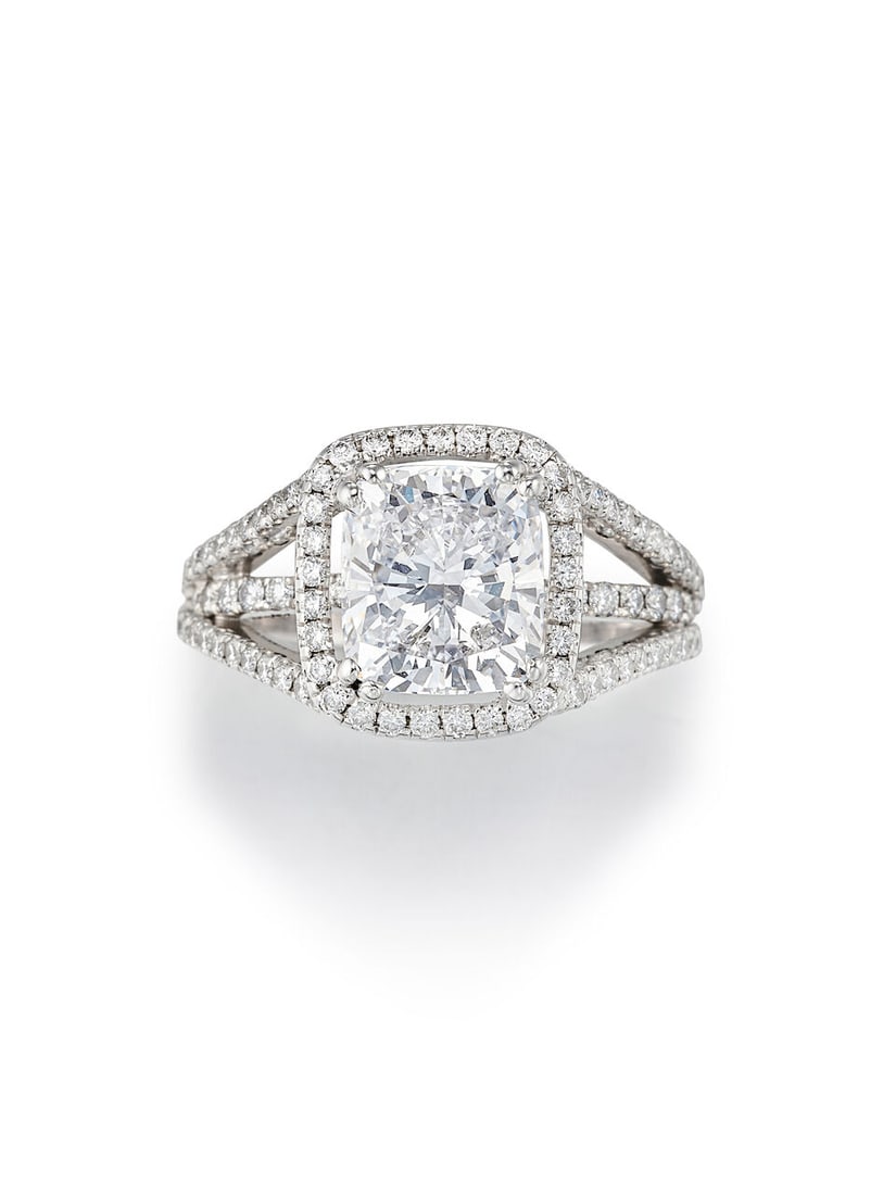 DIAMOND 'HALO' RING: DIAMOND 'HALO' RING 鑽石戒指 Principal diamond: approx. 2.20cts Metal: 18 karat white gold Ring size: 4¾ Gross weight: 5.5g Footnotes: CONDITION REPORT: In very good