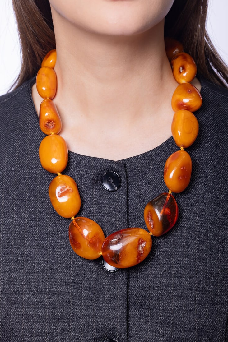 AMBER BEAD NECKLACE; AND GROUP OF AMBER BEADS (6) - 2