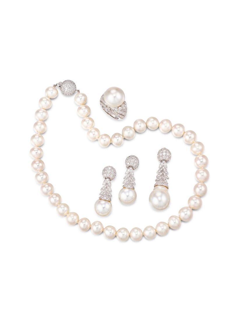 CULTURED PEARL AND DIAMOND DEMI-PARURE (4): CULTURED PEARL AND DIAMOND