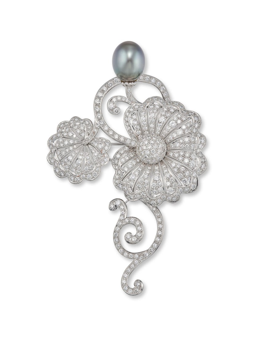 CULTURED PEARL AND DIAMOND BROOCH: CULTURED PEARL AND DIAMOND BROOCH 養殖珍珠配鑽石別針 Cultured pearl: approx. 15.10 x 12.35 - 12.45mm Diamonds: approx. 2.50cts Metal: 14 karat