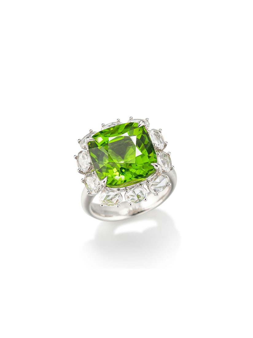 PERIDOT AND DIAMOND RING: PERIDOT AND DIAMOND RING 13.05克拉天然「緬甸」未經處理「蘋果綠」橄欖石配&#