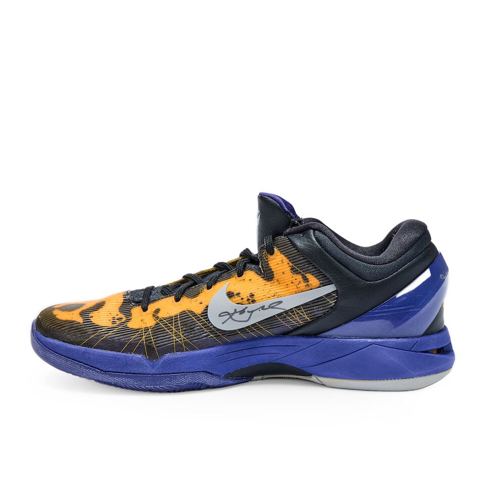 Kobe Bryant Nike Zoom Kobe VII signed game-worn sneakers - 3