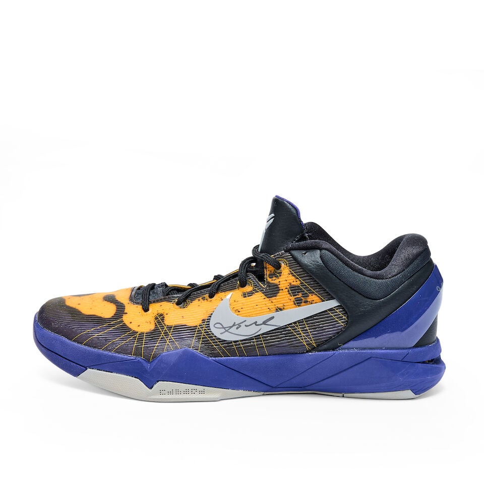 Kobe Bryant Nike Zoom Kobe VII signed game-worn sneakers - 4