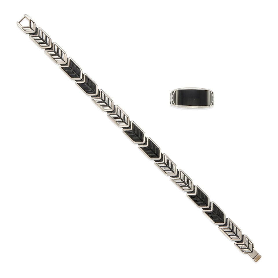 DAVID YURMAN: STERLING SILVER AND ONYX BRACELET AND RING: DAVID YURMAN: STERLING SILVER AND ONYX BRACELET AND RING • Sterling silver bracelet with 6 arrow shape carved onyxes measuring approximately 14.15 x 7.12 mm each in diameter, length: 8 1/8