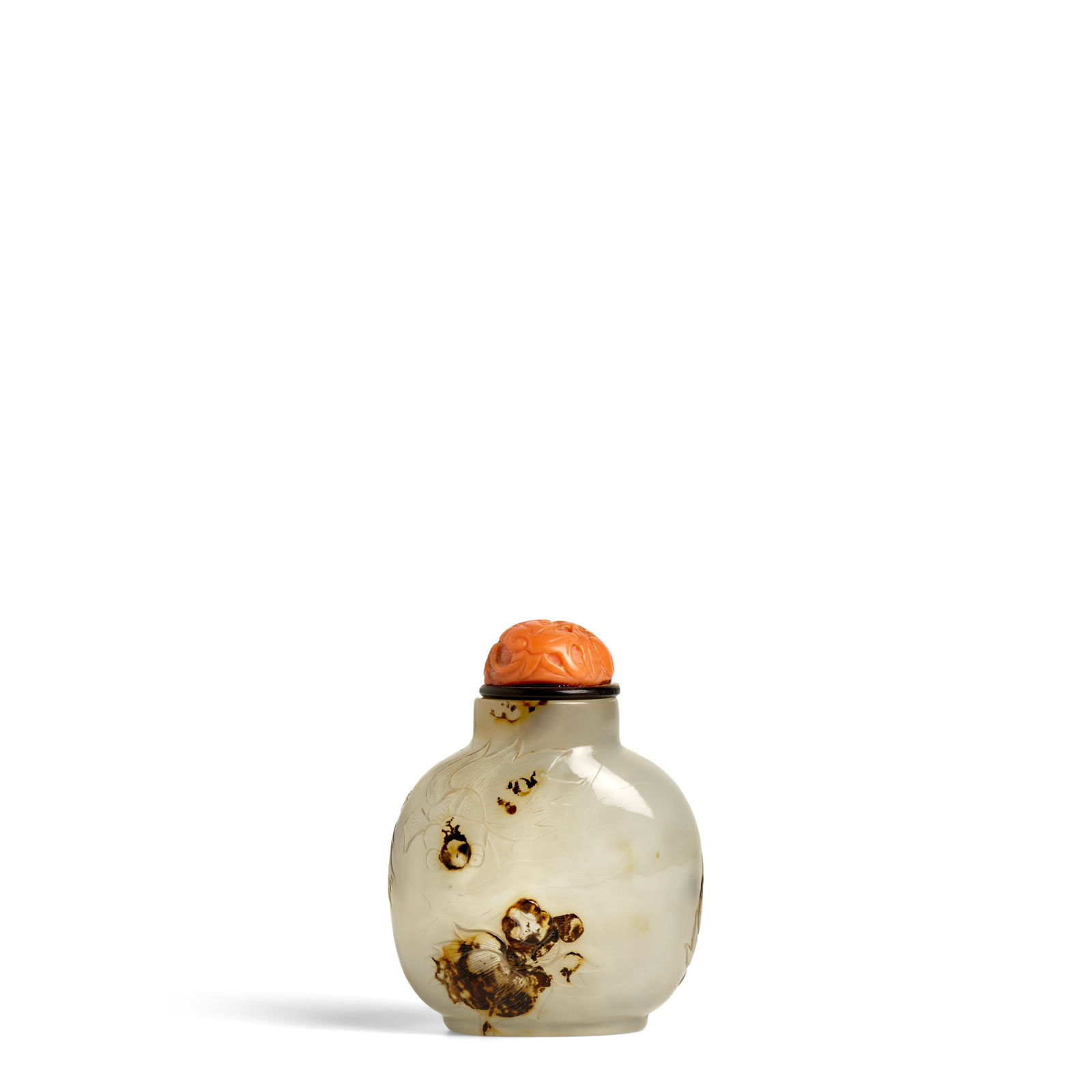 A SHADOW AGATE 'FIVE FAN-TAILED FISH' SNUFF BOTTLE 1780-1880, Official School (1 of 1)