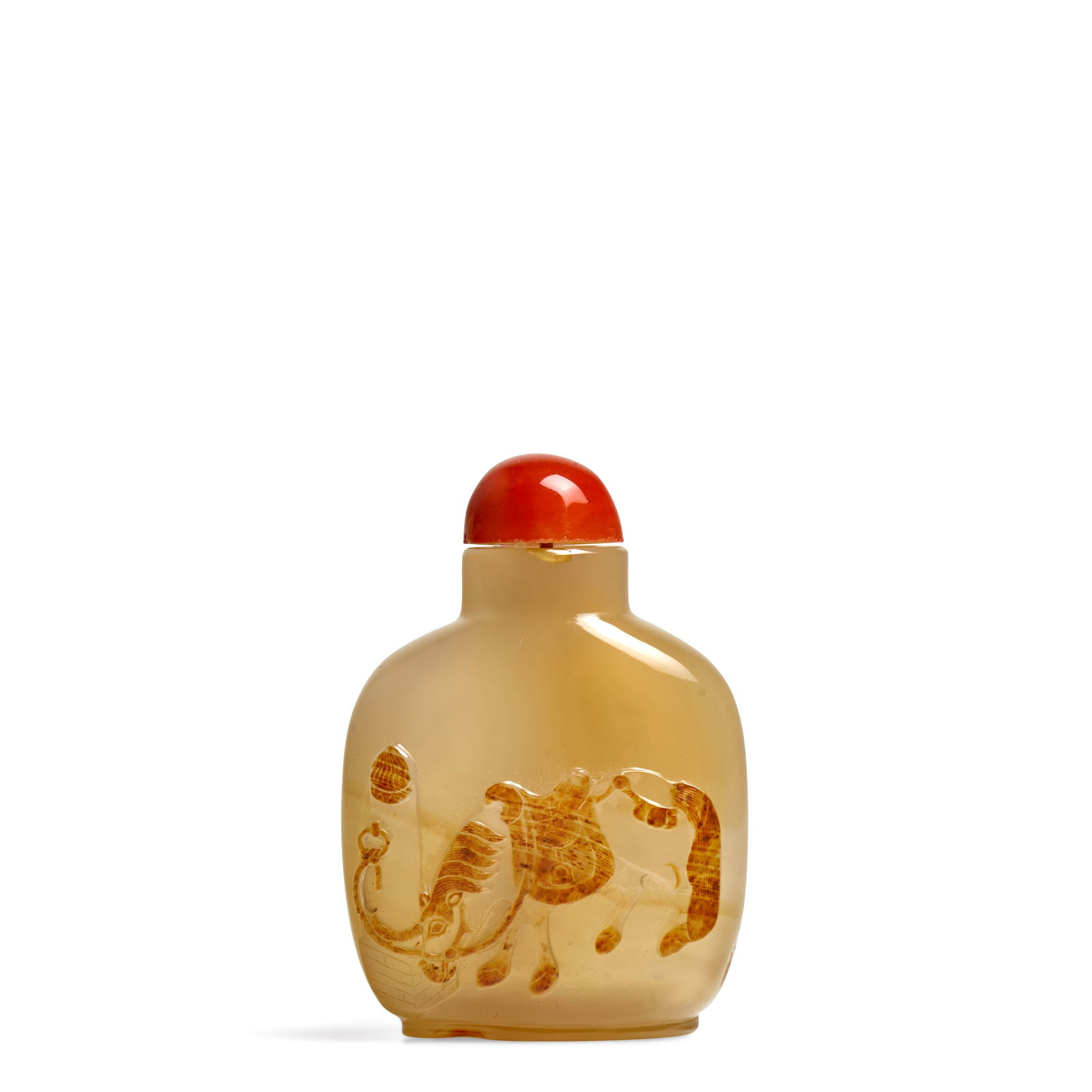 A CHALCEDONY AGATE 'TETHERED HORSE' SNUFF BOTTLE 1760-1830, Official School (1 of 1)