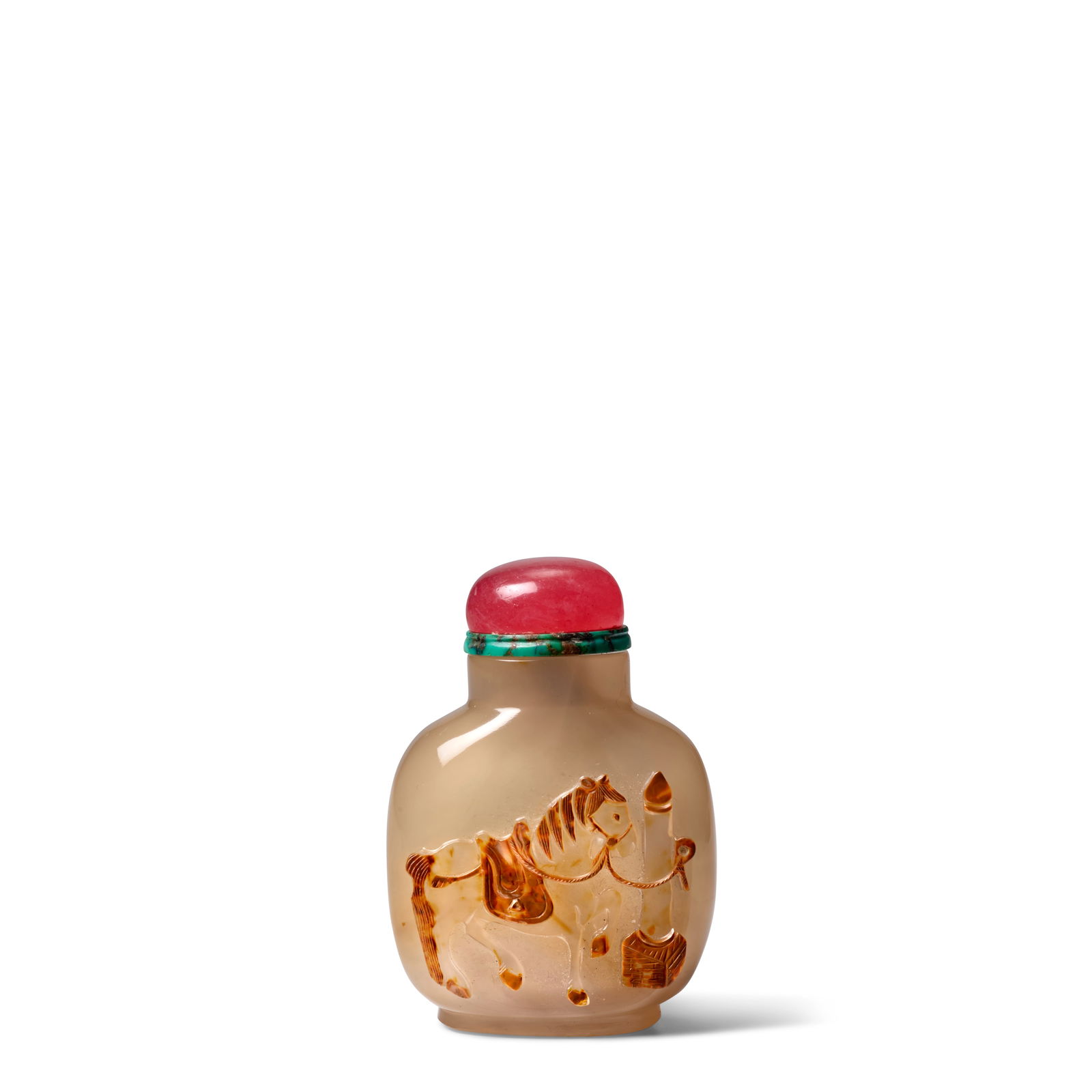 A CHALCEDONY AGATE 'TETHERED HORSE' SNUFF BOTTLE 1750-1830, Official School (1 of 1)