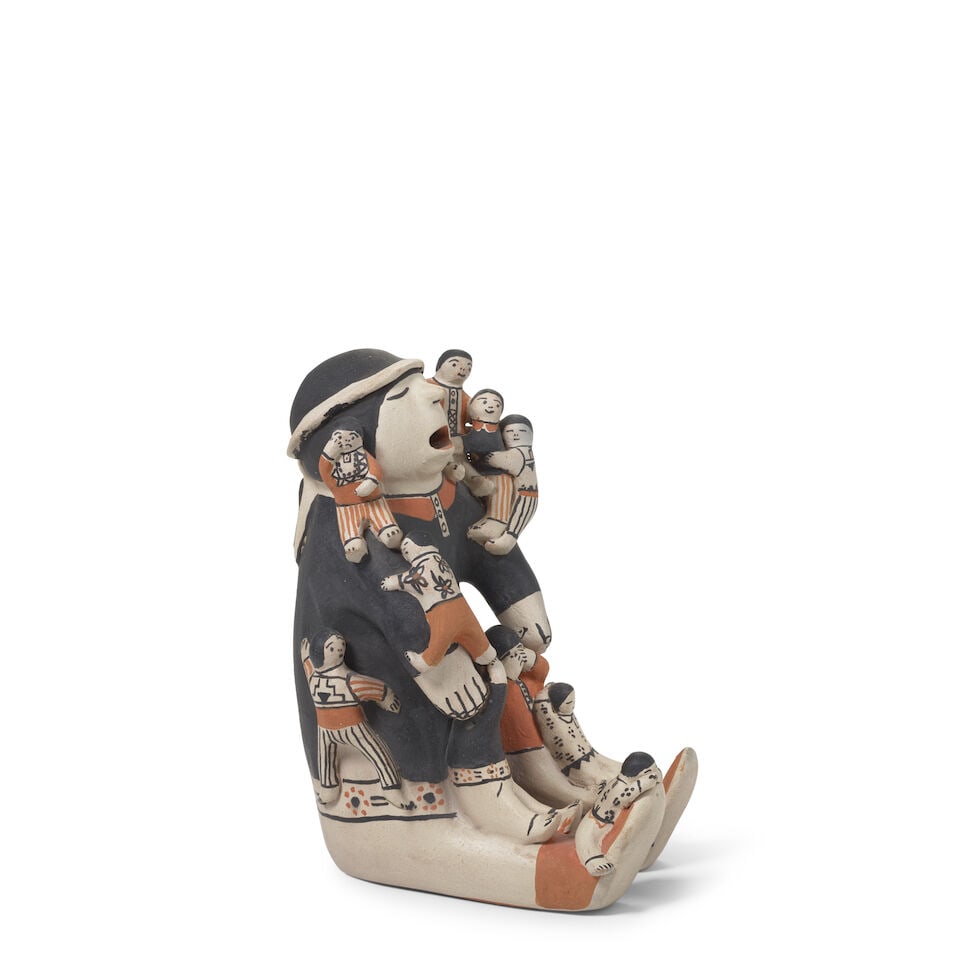 A Helen Cordero pottery storyteller figure - 4
