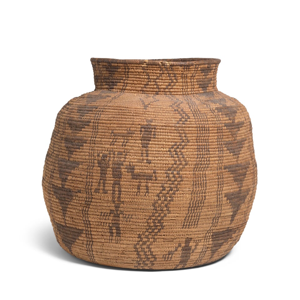 An Apache pictorial olla (1 of 4)