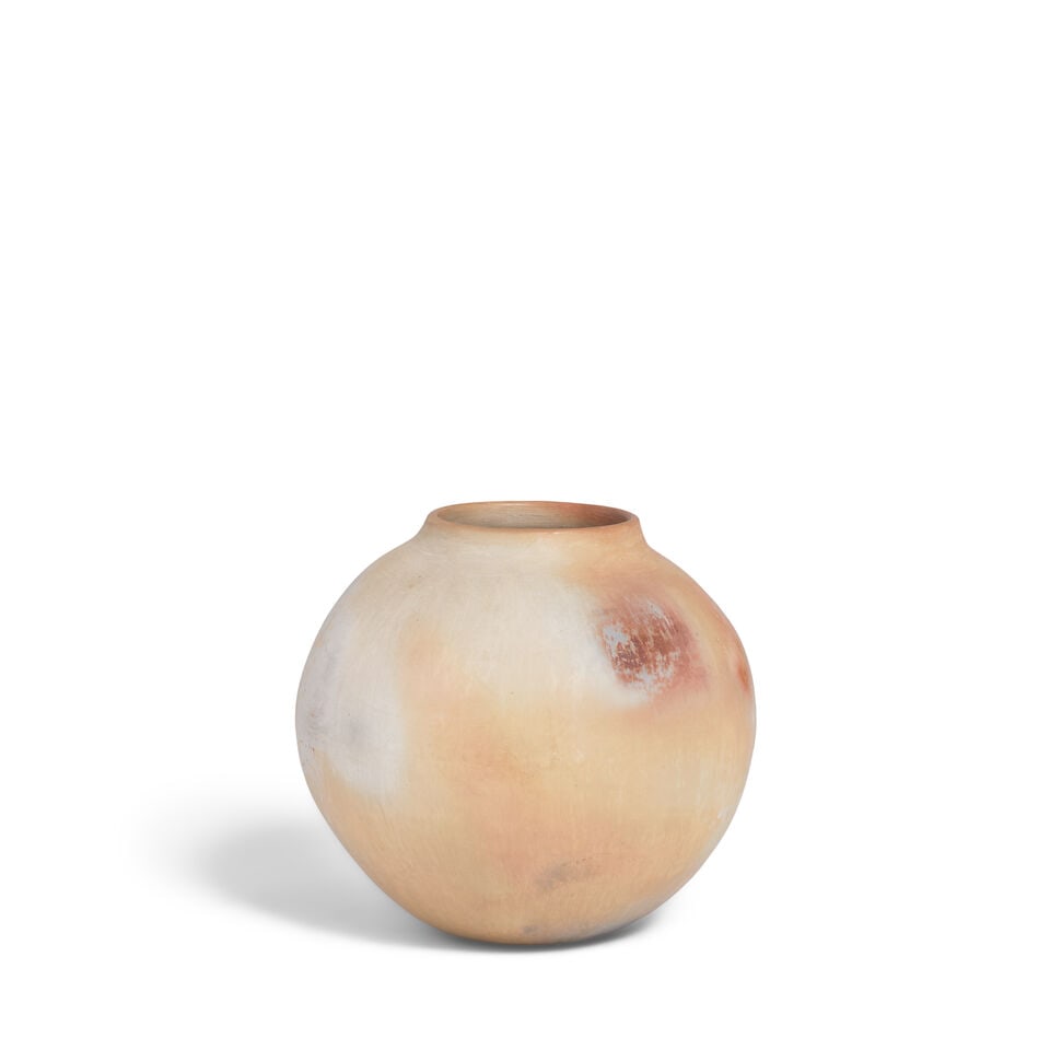 An Elizabeth White (Polingaysi Qöyawayma) buffware jar (1 of 3)