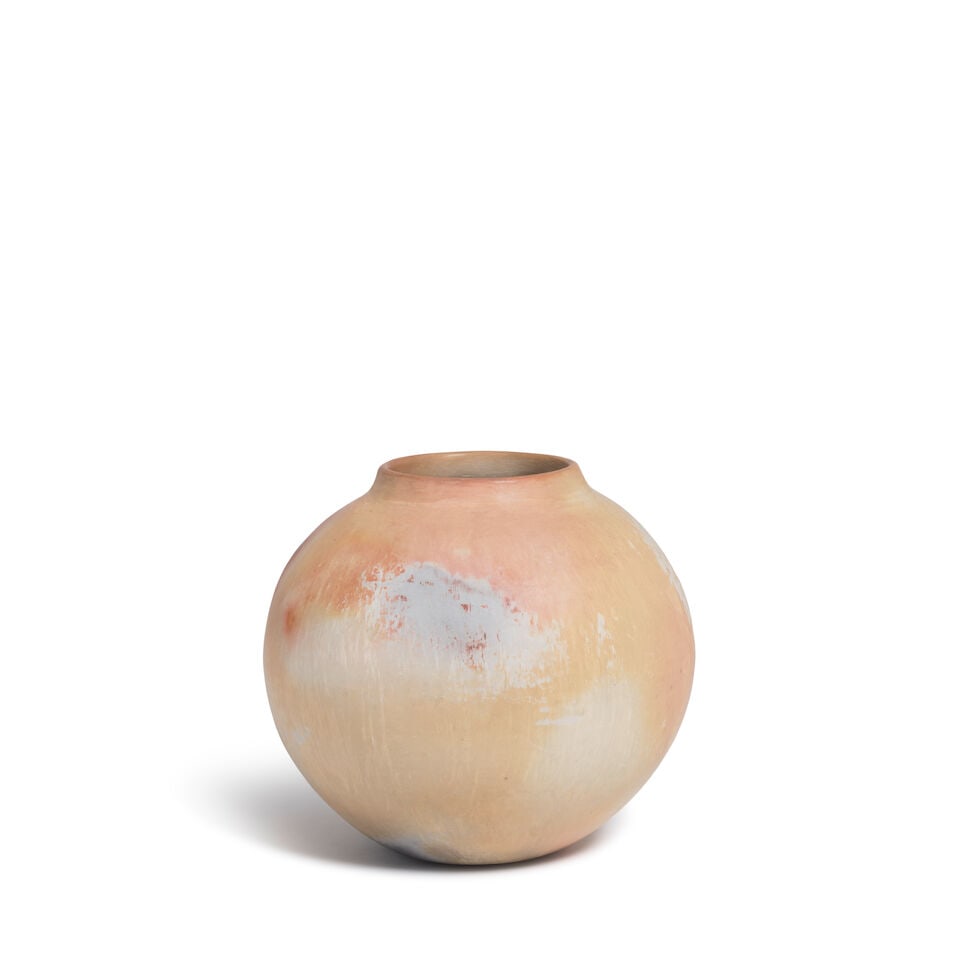 An Elizabeth White (Polingaysi Qöyawayma) buffware jar - 2
