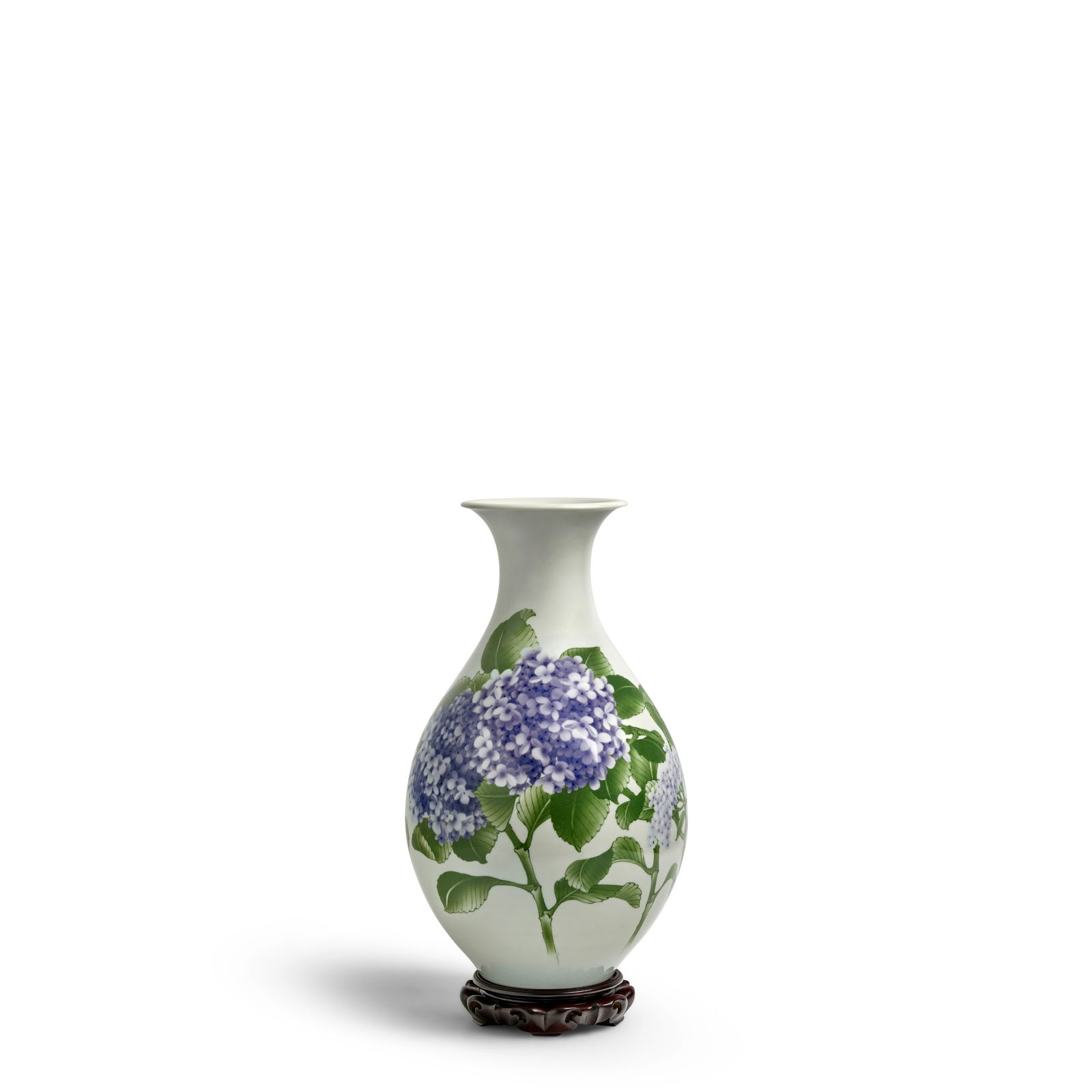 MAKUZU (MIYAGAWA) KŌZAN (1842-1916) A Large Porcelain Vase Meiji (1868-1912) or Taisho (191...: MAKUZU (MIYAGAWA) KŌZAN (1842-1916) A Large Porcelain Vase Meiji (1868-1912) or Taisho (1912-1926) era, 19th/20th century The ovoid vase with a gently everted rim decorated in purple, blue and gr