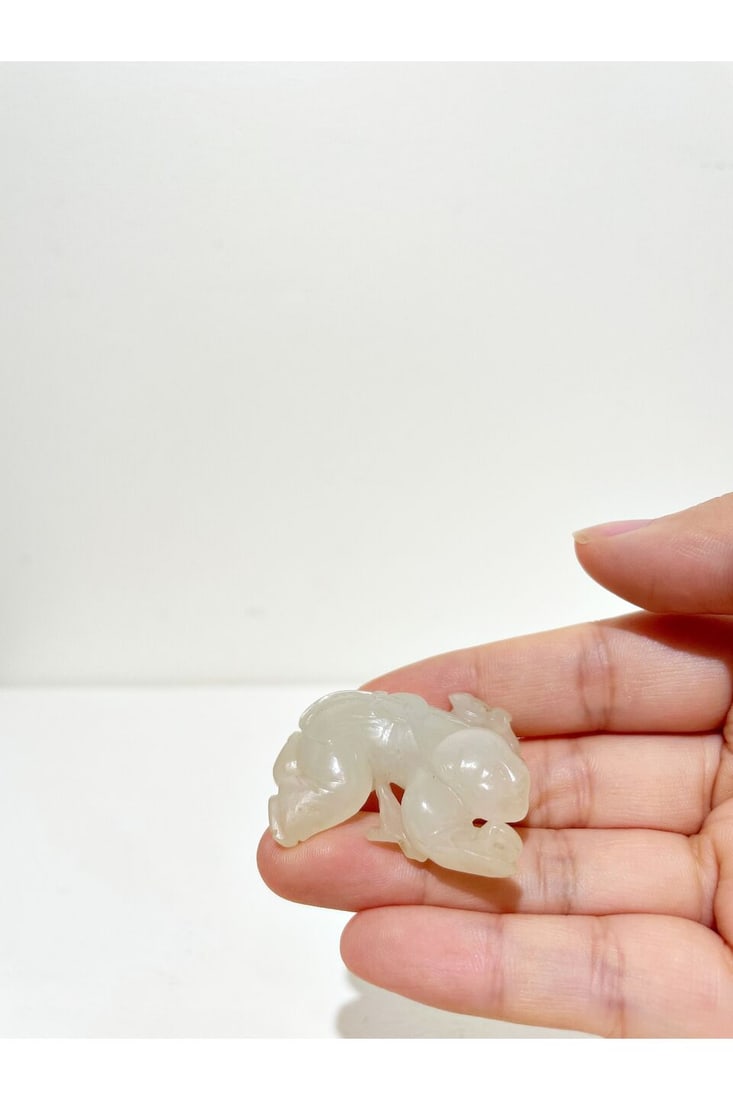 A WHITE JADE ORNAMENT OF A CHILD Qing dynasty - 3