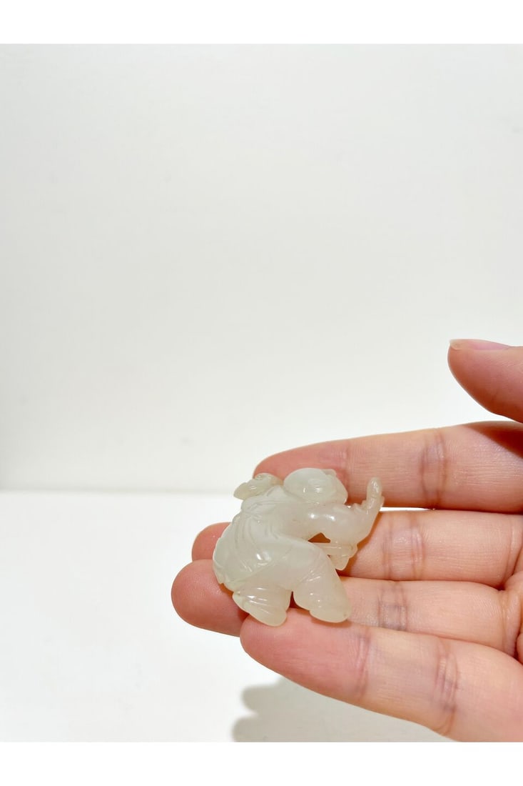 A WHITE JADE ORNAMENT OF A CHILD Qing dynasty - 4