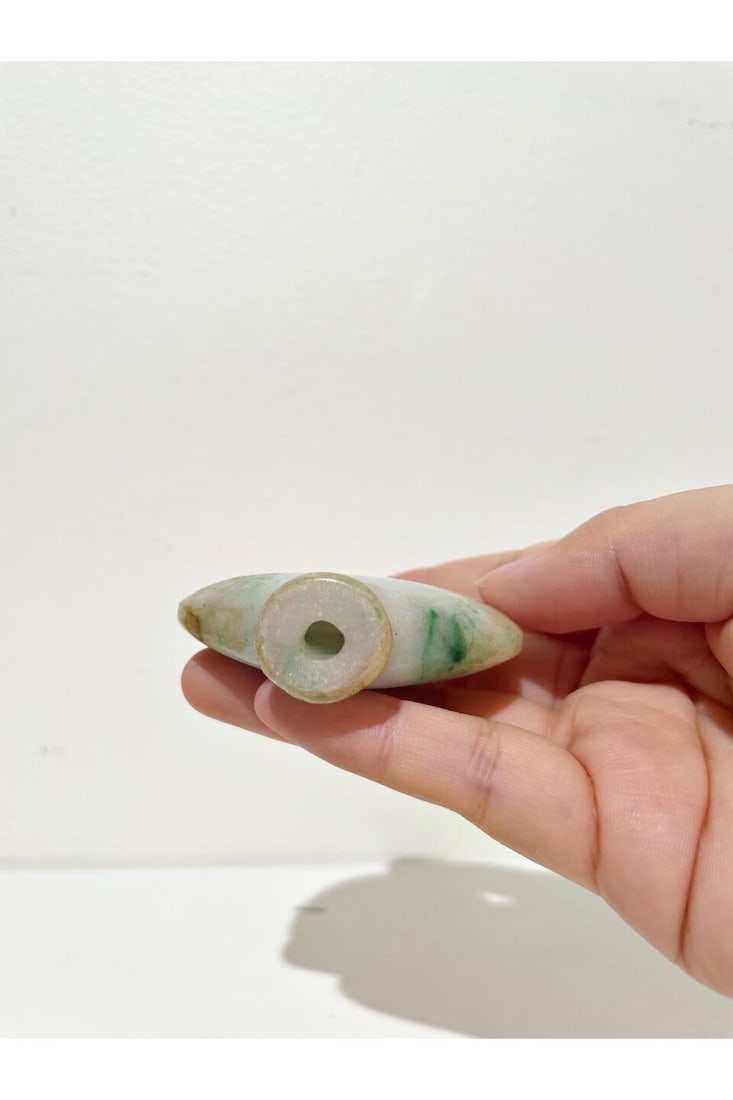 A JADEITE SNUFF BOTTLE AND A SNUFF DISH The bottle late Qing dynasty (2) - 3