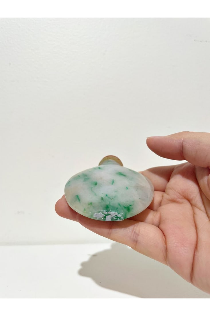 A JADEITE SNUFF BOTTLE AND A SNUFF DISH The bottle late Qing dynasty (2) - 4