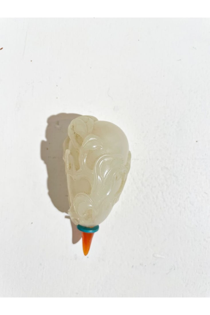 A WHITE JADE 'GOURD AND BEETLE' SNUFF BOTTLE 19th century - 2