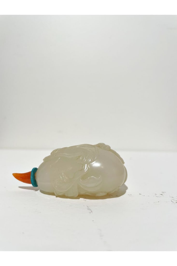 A WHITE JADE 'GOURD AND BEETLE' SNUFF BOTTLE 19th century - 4