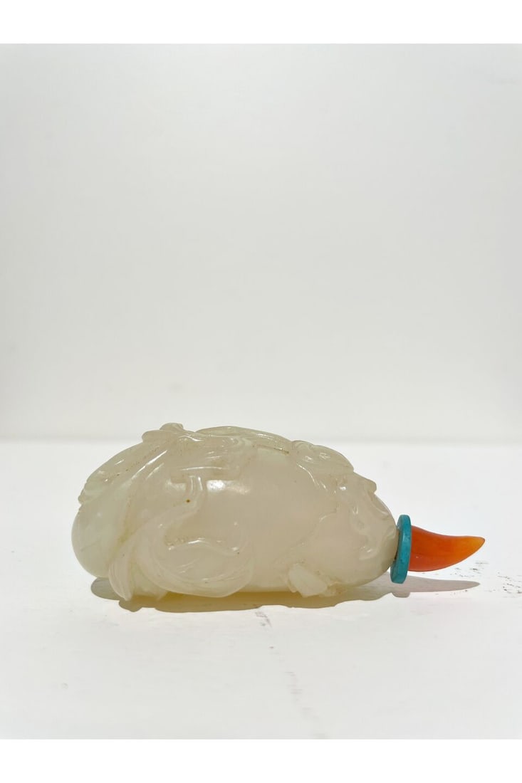 A WHITE JADE 'GOURD AND BEETLE' SNUFF BOTTLE 19th century - 6