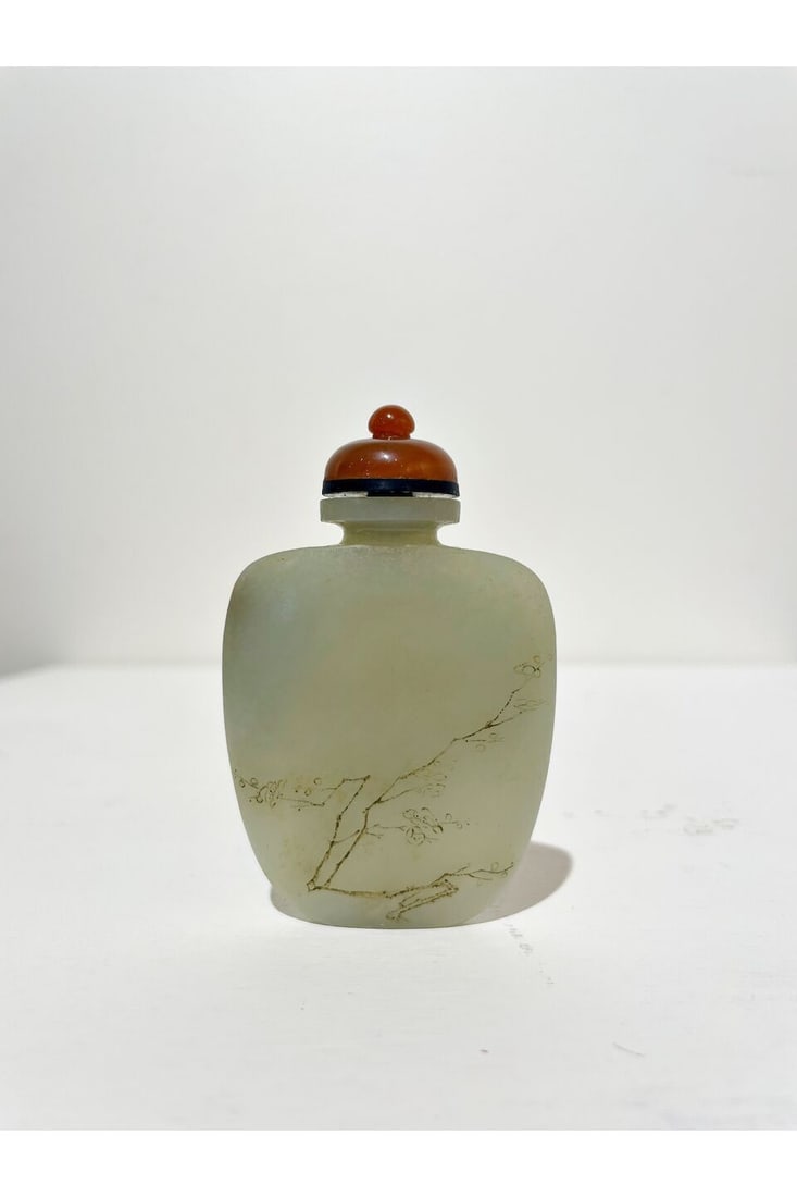 A CELADON JADE 'PLUM BLOSSOM' SNUFF BOTTLE AND A SNUFF DISH 19th century (2) - 10