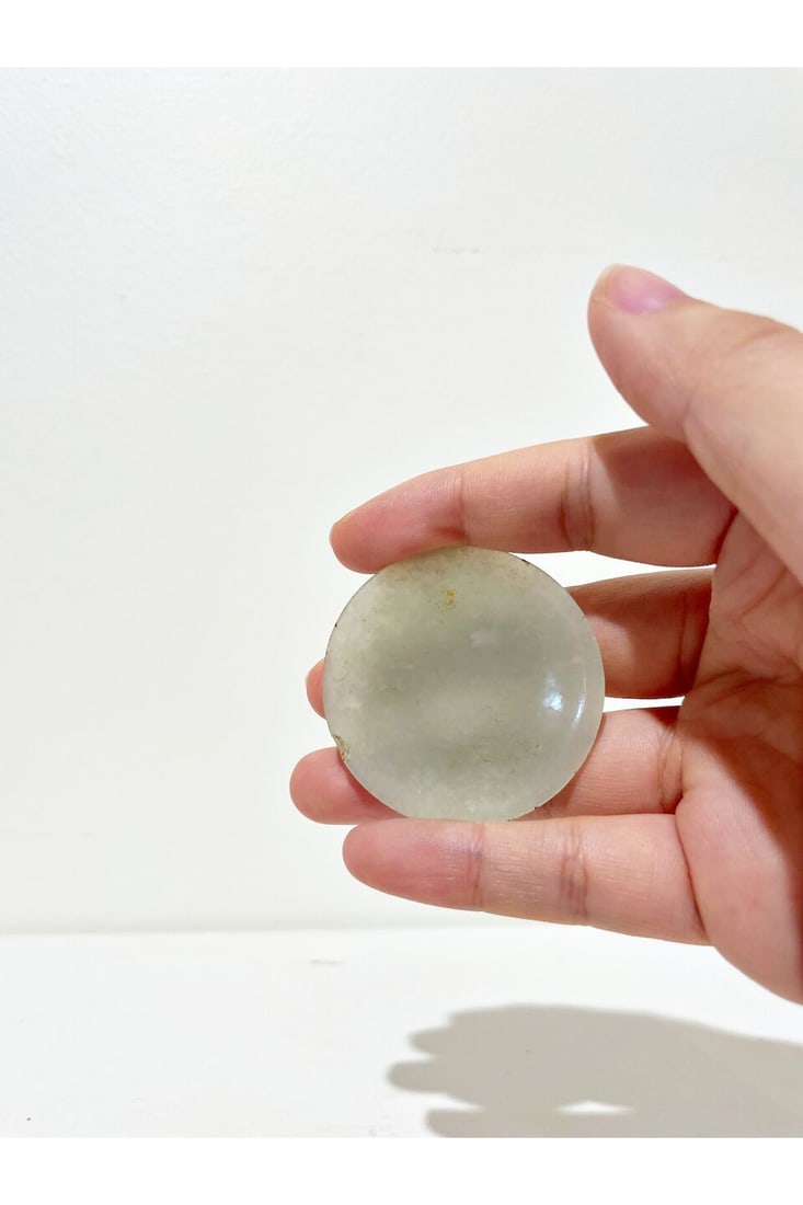 A CELADON JADE 'PLUM BLOSSOM' SNUFF BOTTLE AND A SNUFF DISH 19th century (2) - 4