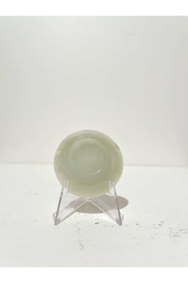 A CELADON JADE 'PLUM BLOSSOM' SNUFF BOTTLE AND A SNUFF DISH 19th century (2) - 5