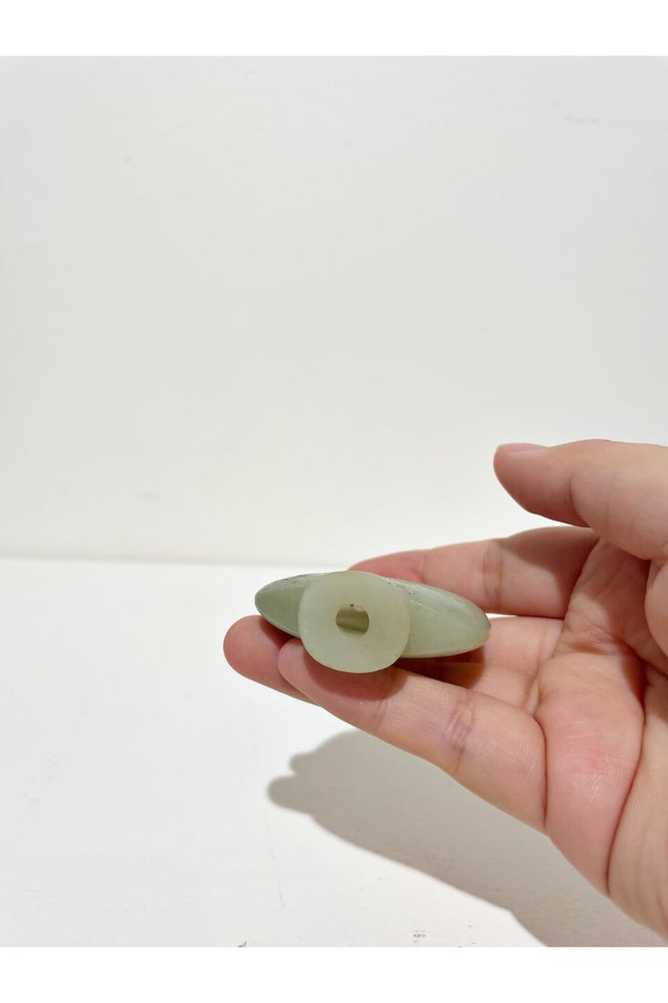 A CELADON JADE 'PLUM BLOSSOM' SNUFF BOTTLE AND A SNUFF DISH 19th century (2) - 8