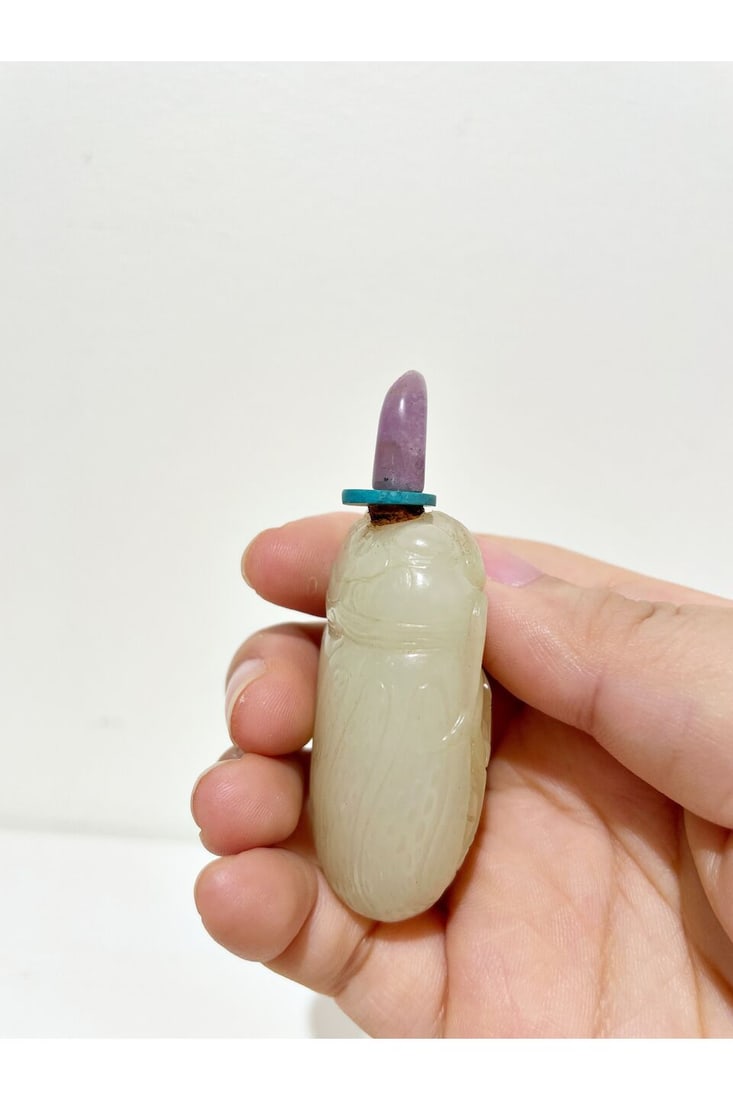 A PALE CELADON JADE 'CICADA' SNUFF BOTTLE 19th/early 20th century - 5