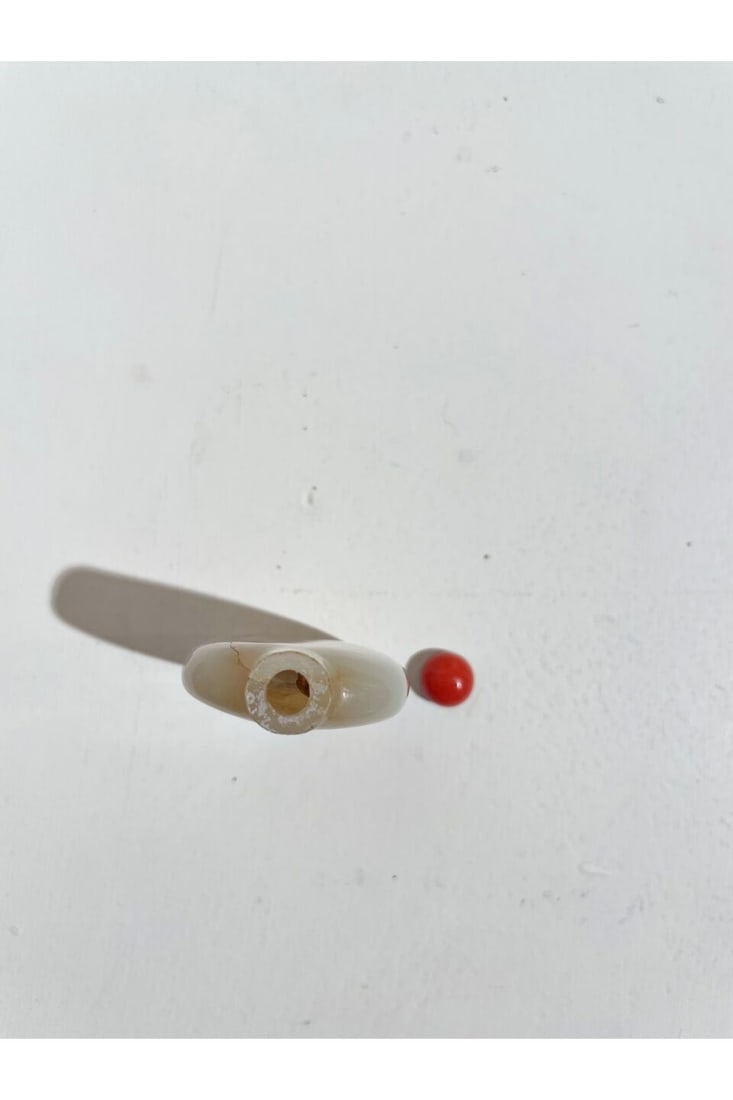 A WHITE JADE SNUFF BOTTLE 19th century - 3