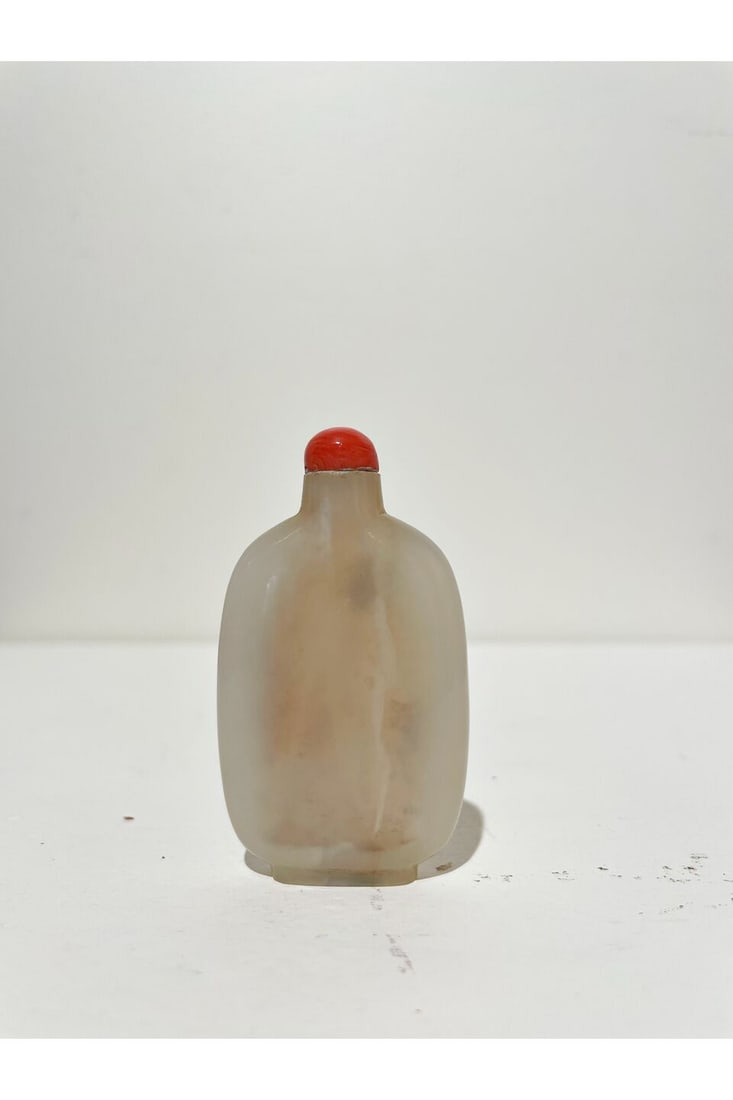 A WHITE JADE SNUFF BOTTLE 19th century - 4