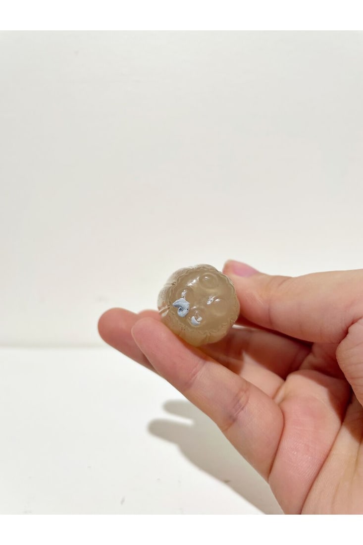 A SEMI TRANSLUCENT AGATE EIGHT-LOBED AND INSCRIBED SNUFF BOTTLE 1750-1860 - 4